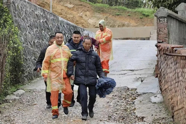 两地联动 同心防疫——房山区防疫专家支援密云开展灾后卫生工作