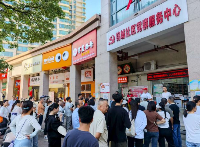 防疫先锋㉟丨秀全街：“两热”防控有硬度为民服务有温度